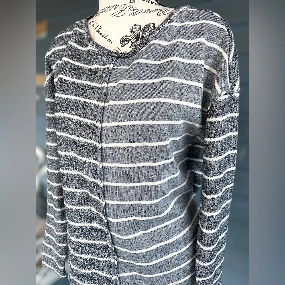 Anthropologie Womens XS Devin Textured Gray & White Striped Sweater Top-Raw Edge